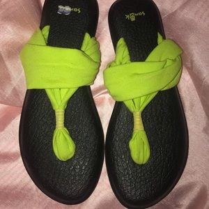 Sanuk lime green yoga sling sandals